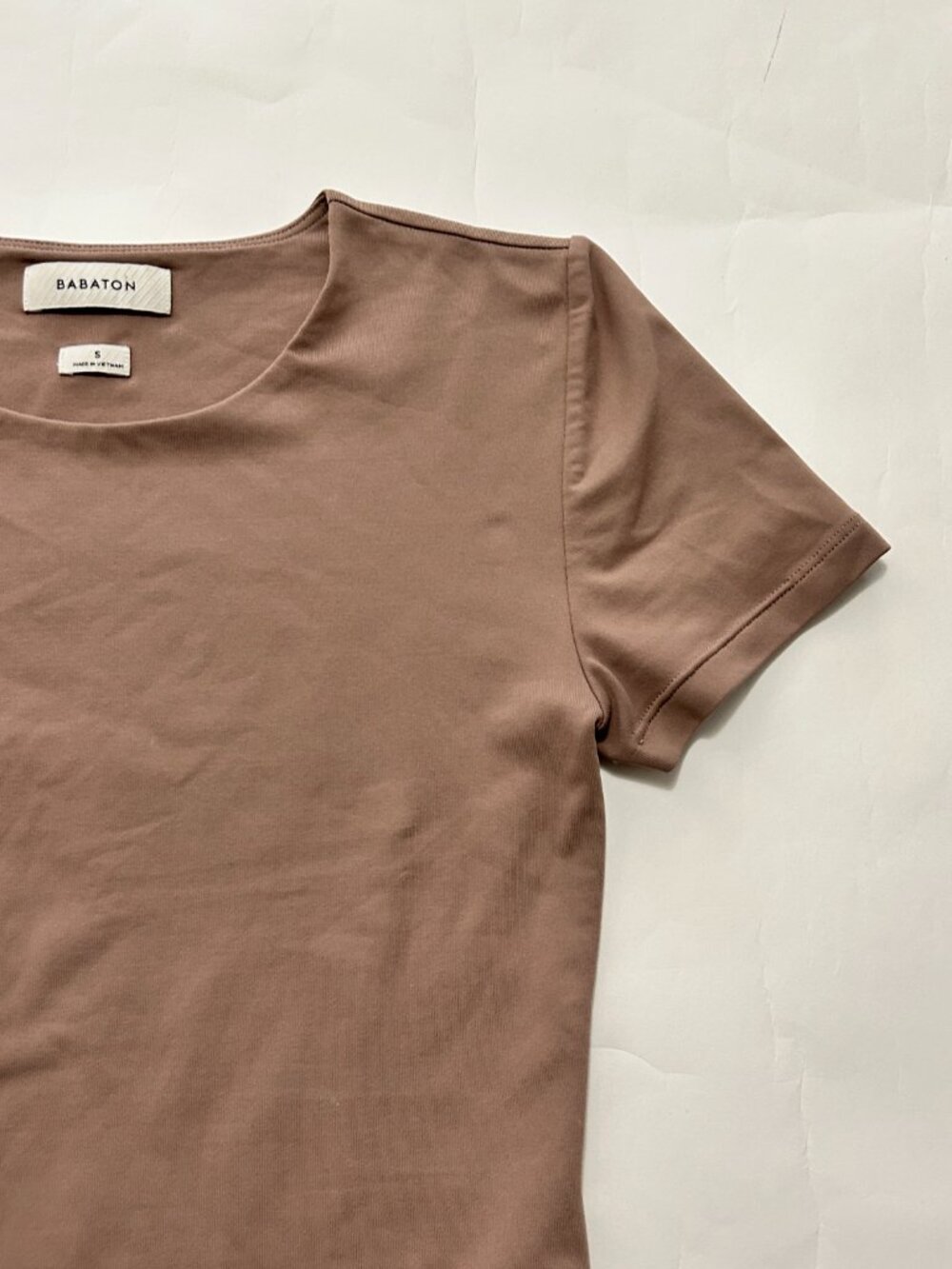 Aritzia Babaton Contour Crew Cropped Top T-Shirt Womens size S warm taupe - Picture 3 of 11